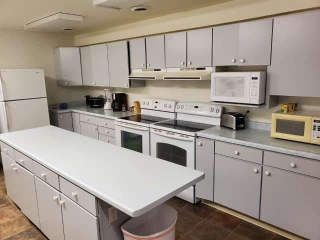 More Photos Of 406 W Vinton St, Spencer Hotel For Sale