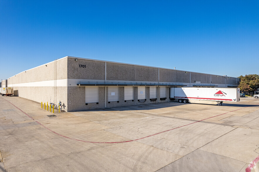 Primary Photo Of 1701 Vantage Dr, Carrollton Distribution For Lease