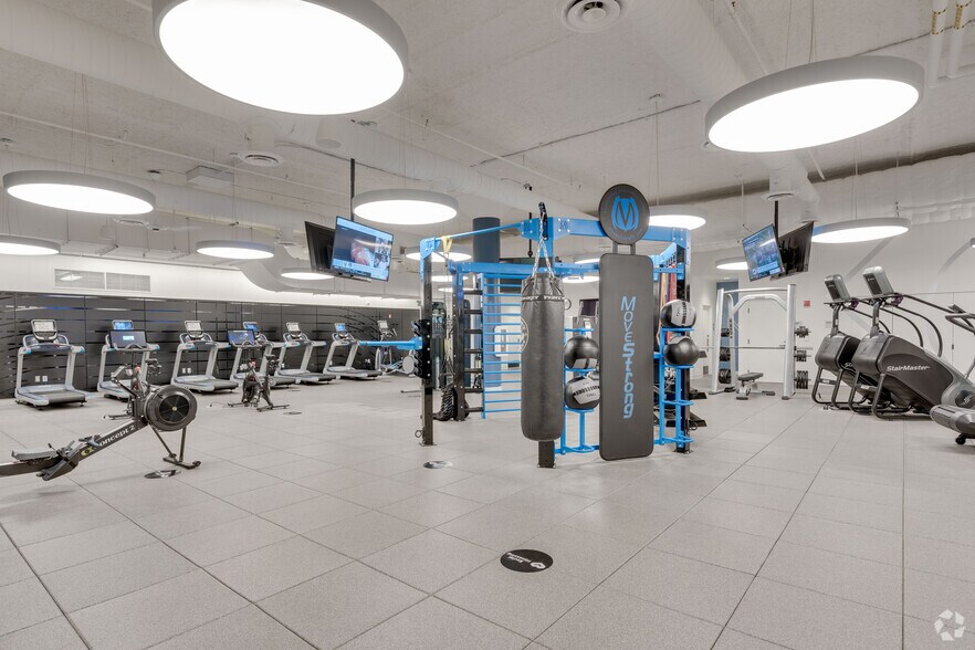 More Photos Of 1330 W Fulton St, Chicago Office For Lease