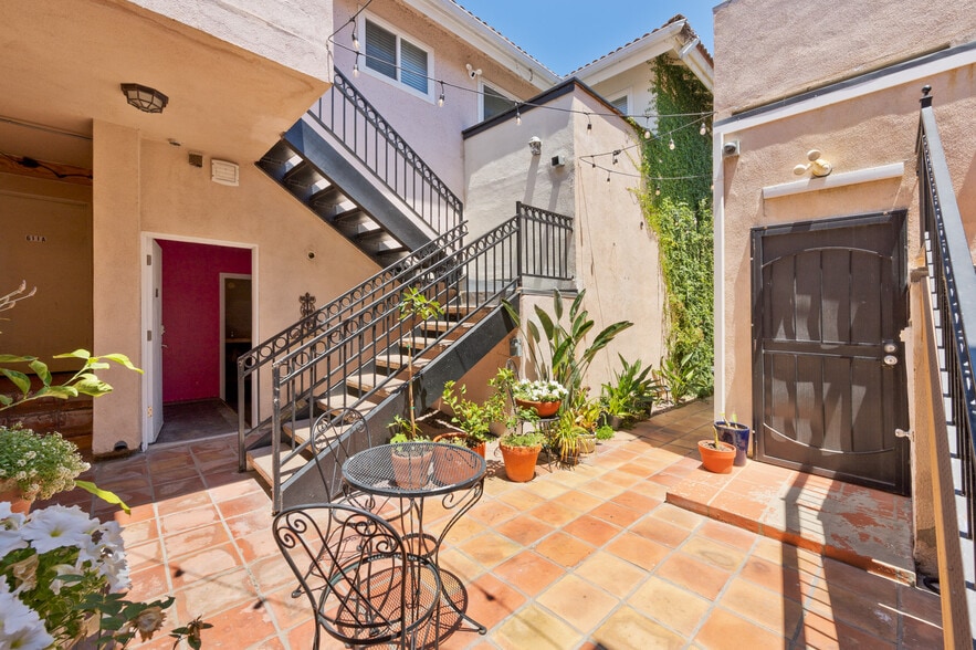 More Photos Of 611-615 E Balboa Blvd, Newport Beach Storefront Retail Residential For Sale