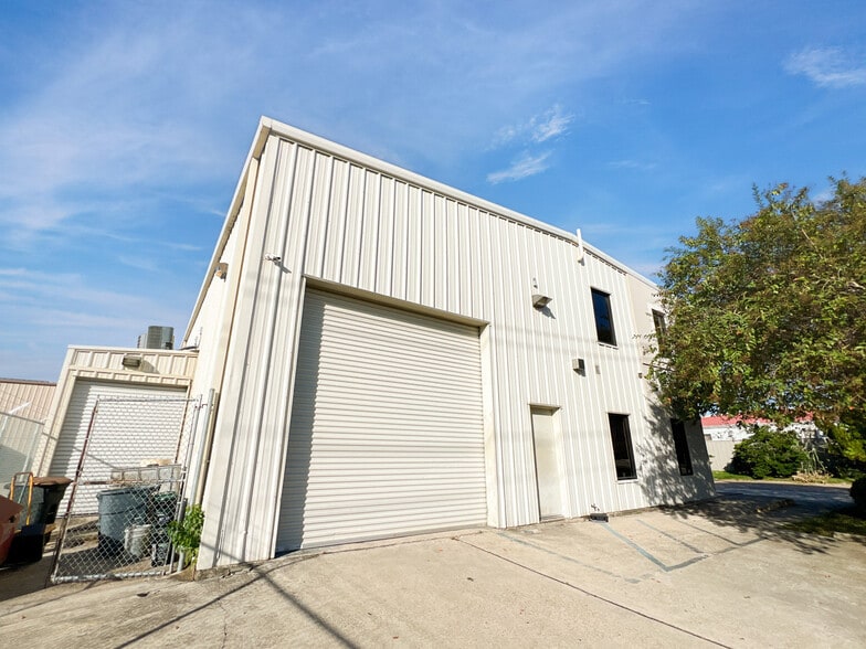 More Photos Of 2201 Greenwood St, Kenner Flex For Sale