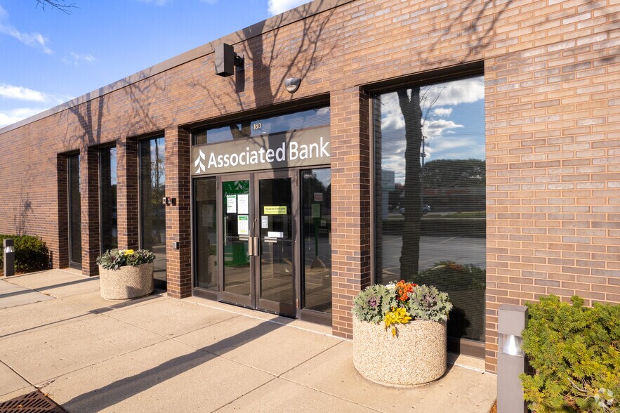 More Photos Of 29 Crystal Lake Plz, Crystal Lake Unknown For Lease