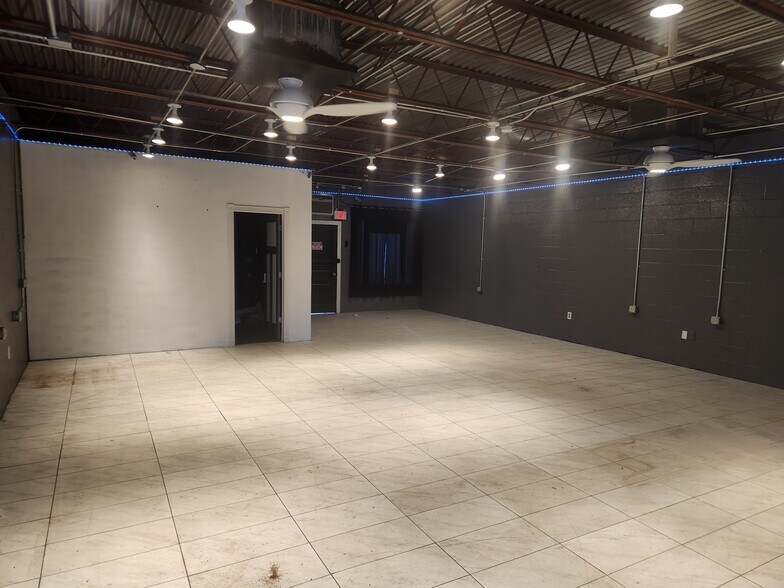 More Photos Of 104 E 38th St, Odessa Storefront For Lease