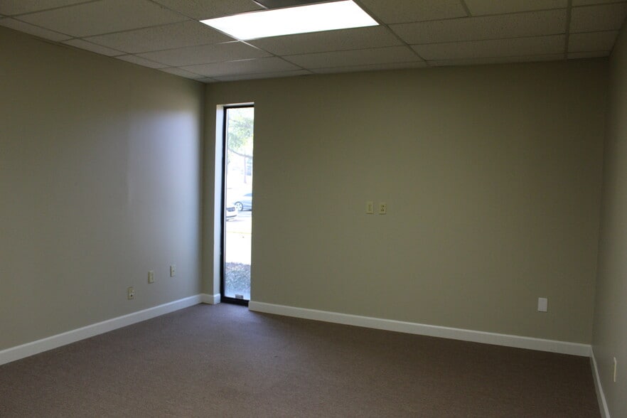 More Photos Of 100 - 104 Business Park Dr, Ridgeland Office For Sale