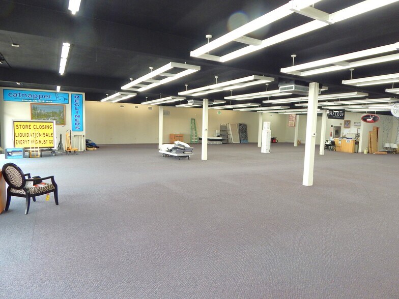 More Photos Of 635 SE Stephens St, Roseburg Freestanding For Lease