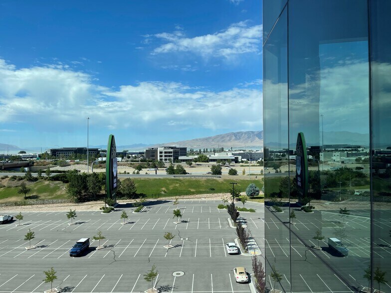 More Photos Of 2100 W Pleasant Grove Blvd, Pleasant Grove Office For Lease