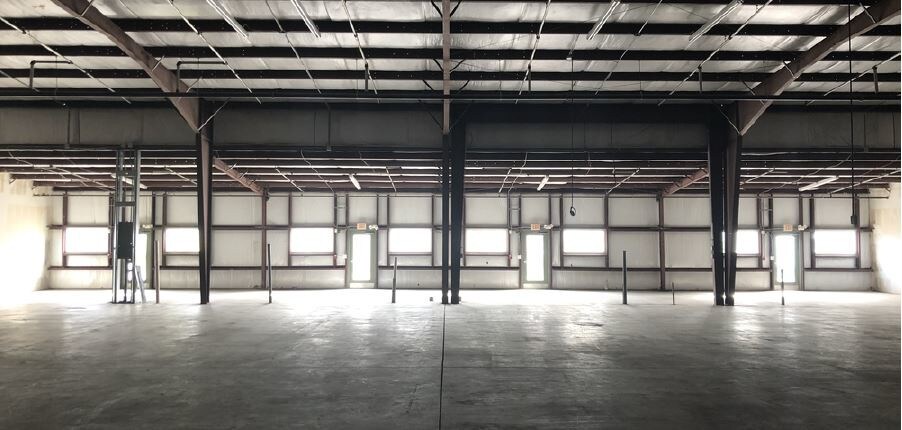 More Photos Of 6618-6628 26th Ct E, Sarasota Warehouse For Lease