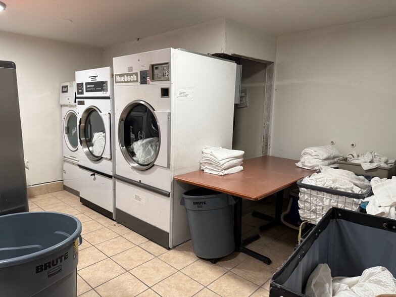 More Photos Of 16921 E 32nd Ave, Aurora Hotel For Sale