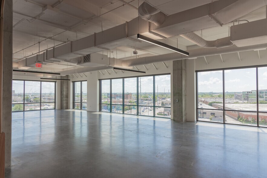 More Photos Of 1333 Oak Lawn Ave, Dallas Office For Lease