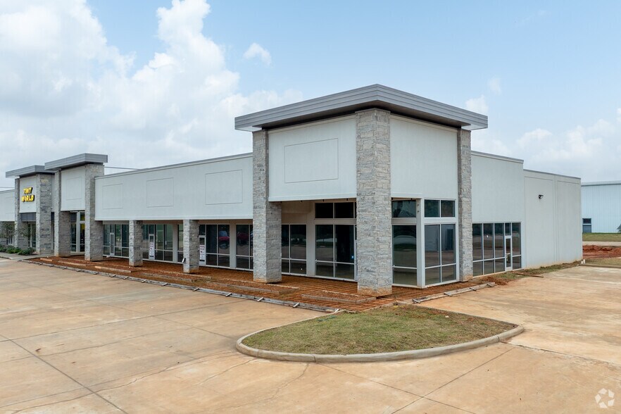 More Photos Of 680 N FM 3083 Rd W, Conroe Unknown For Lease