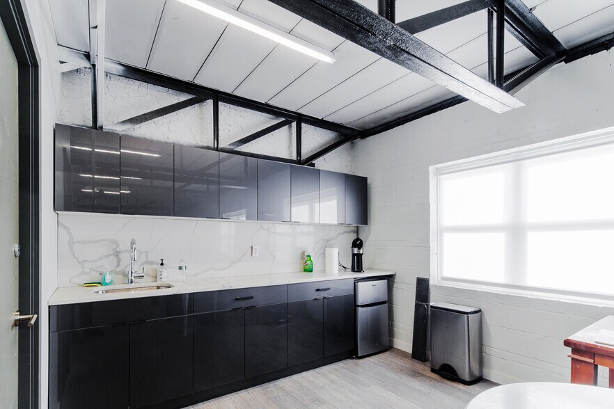 More Photos Of 1819 Gilford Ave, New Hyde Park Warehouse For Sale