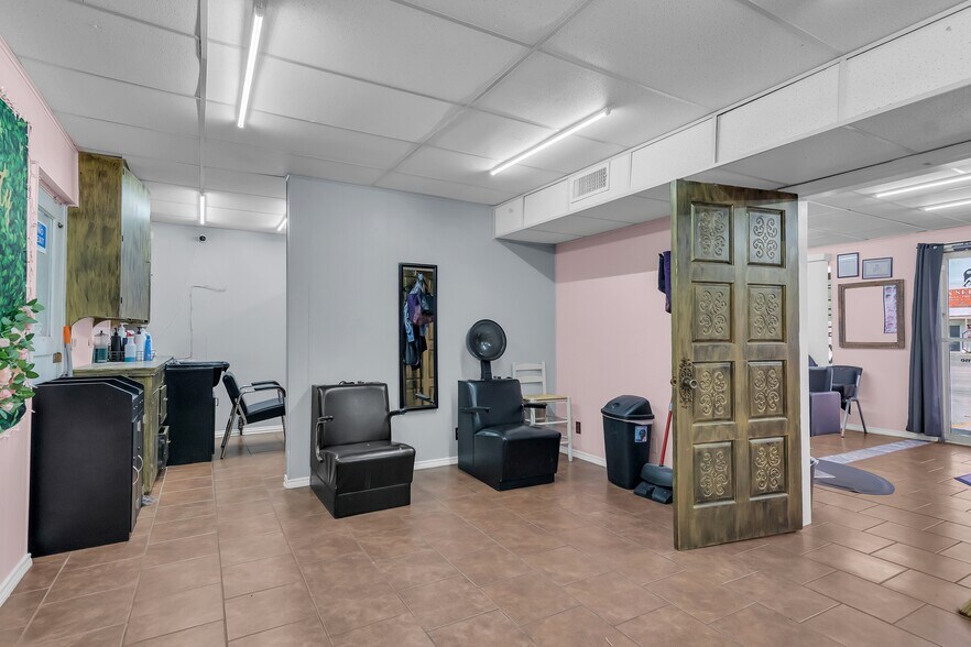 More Photos Of 4600 NE 28th St, Haltom City Storefront Retail Office For Sale