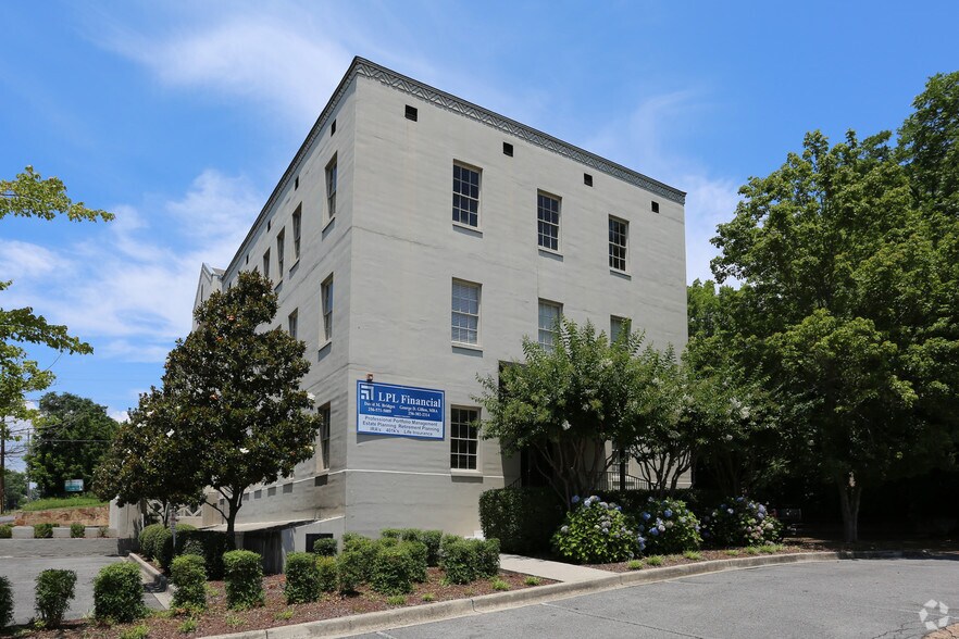 More Photos Of 2208 Ringold St, Guntersville Office For Lease