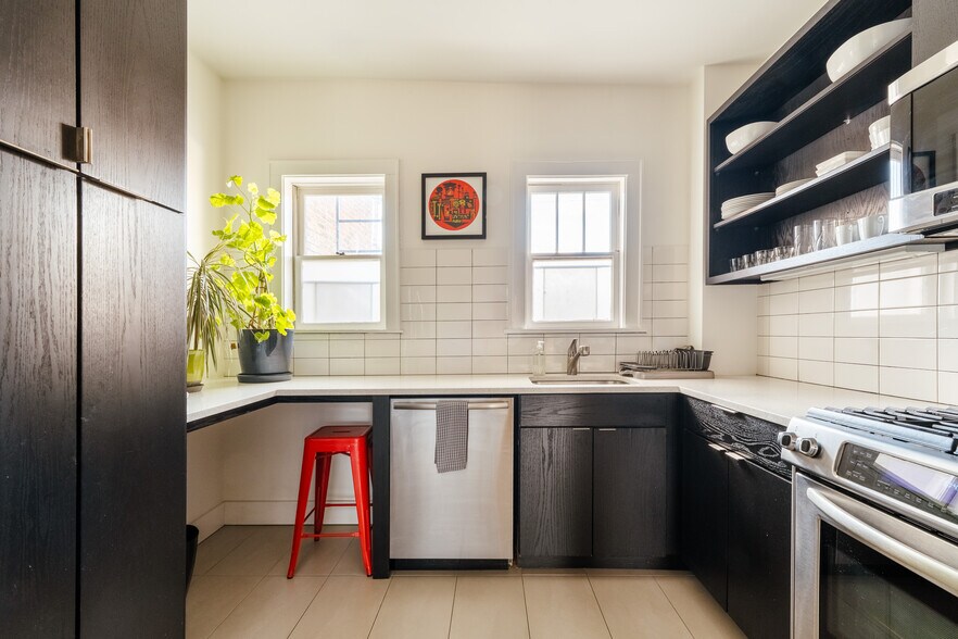 More Photos Of 705 Warren St, Hudson Storefront Retail Residential For Sale