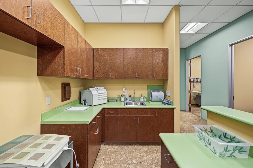 More Photos Of 20045 N 19th Ave, Phoenix Medical For Sale