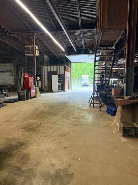 More Photos Of 2514 Foundry Pl, Clayville Industrial For Sale