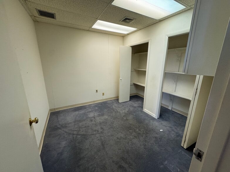 More Photos Of 6400 Seven Corners Pl, Falls Church Office For Sale