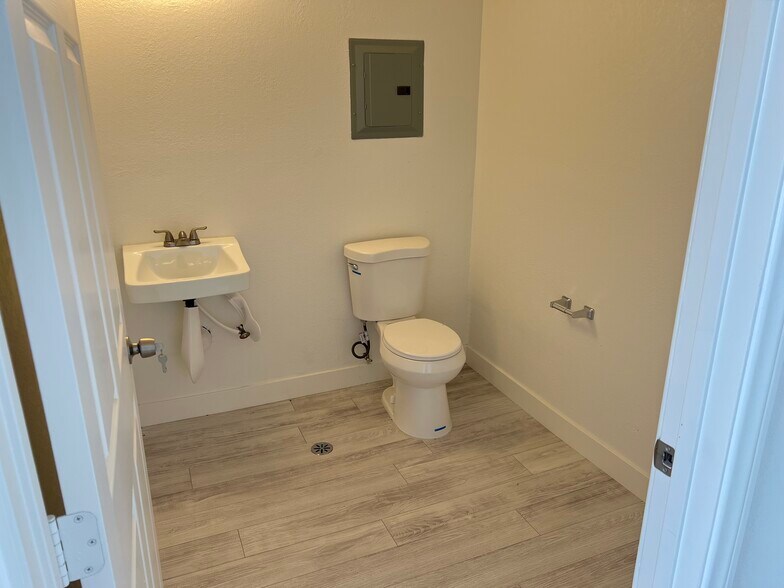 More Photos Of 1640 N El Camino Real, San Clemente Freestanding For Sale