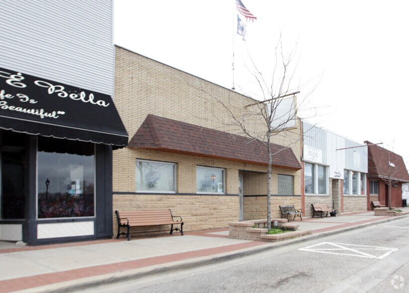 More Photos Of 107 E Mondamin St, Minooka Bar For Sale