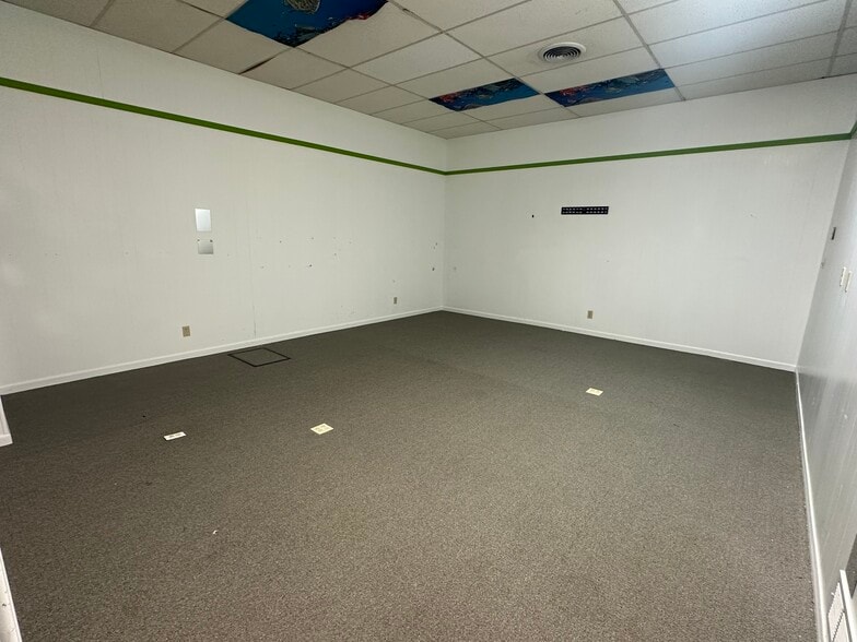 More Photos Of 128 E Main St, Leipsic Storefront Retail Office For Sale