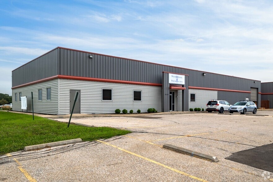More Photos Of 9127 E 37th St, Wichita Warehouse For Lease