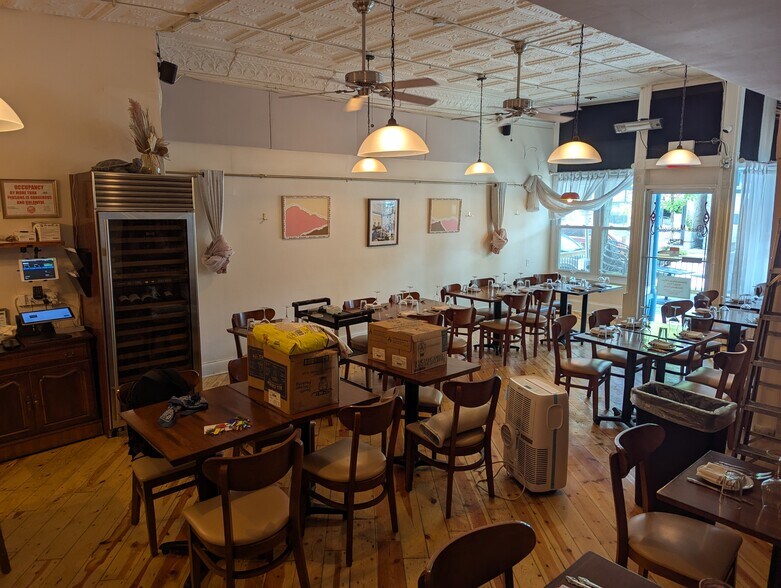 More Photos Of 2965 N Lincoln Ave, Chicago Storefront Retail Residential For Sale