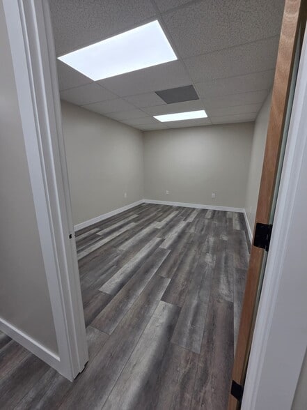 More Photos Of 465 E Palmdale Blvd, Palmdale Loft Creative Space For Lease