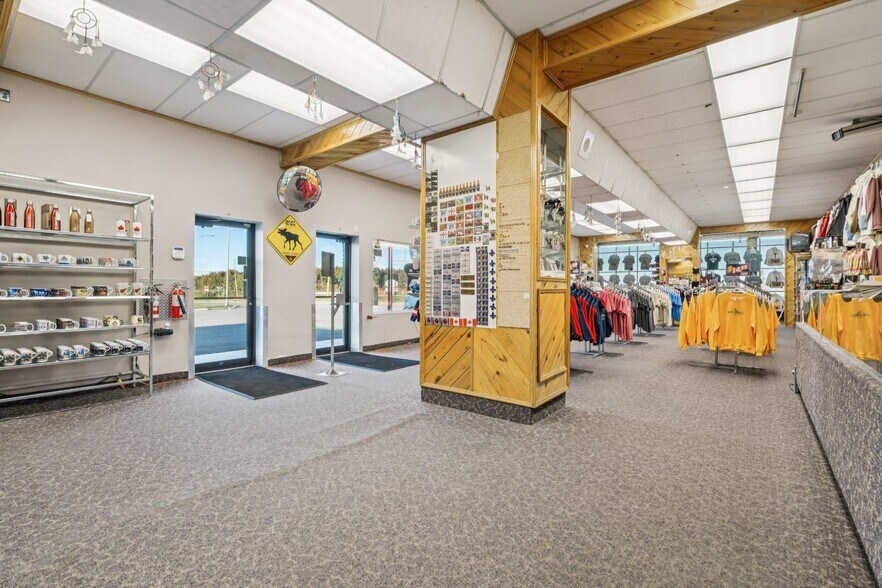 More Photos Of 7 Ch Noël, Saint-bernard-de-lacolle General Retail For Sale