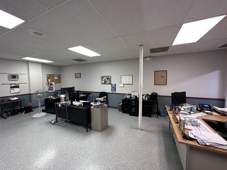 More Photos Of 205 S New Madrid St, Sikeston Light Manufacturing For Sale