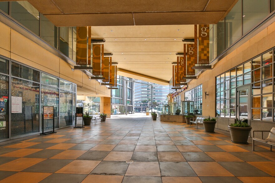 More Photos Of 15301 Ventura Blvd, Sherman Oaks Unknown For Lease