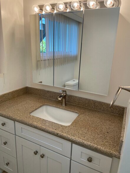 More Photos Of 523 Avenue G, Redondo Beach Apartments For Sale