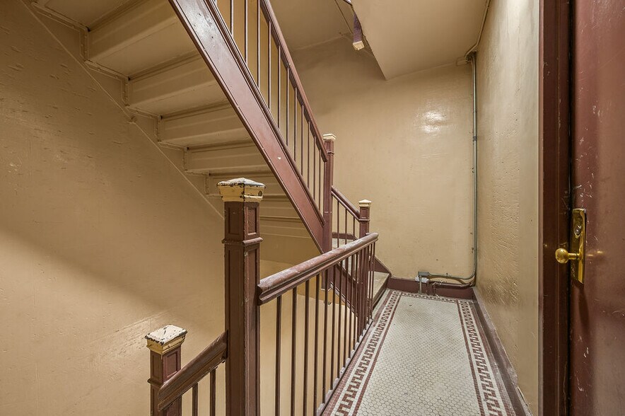 More Photos Of 2337 Bath Ave, Brooklyn Flex For Sale