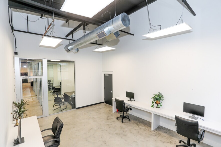 More Photos Of 525 Woodland Square Blvd, Conroe Coworking Space