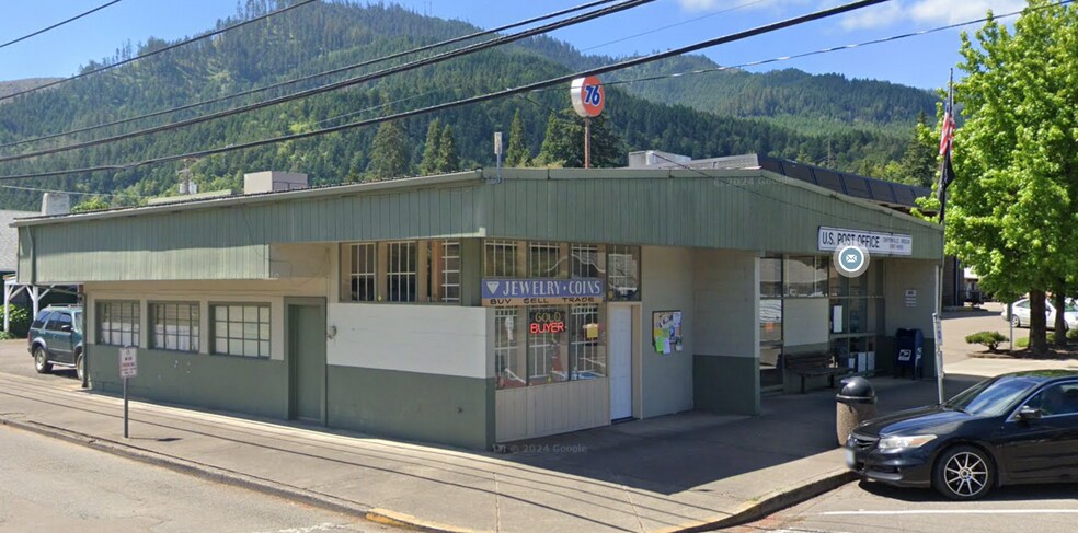 More Photos Of 131 SE 2nd St, Canyonville Post Office For Sale