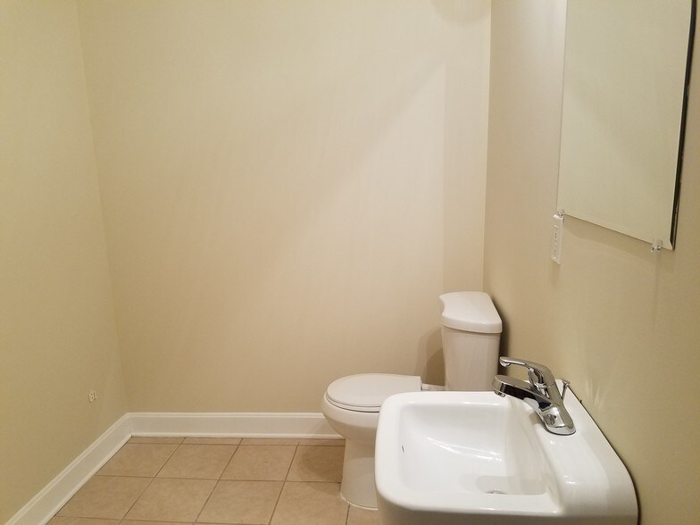 More Photos Of 7301 Fegenbush Ln, Louisville Office For Lease