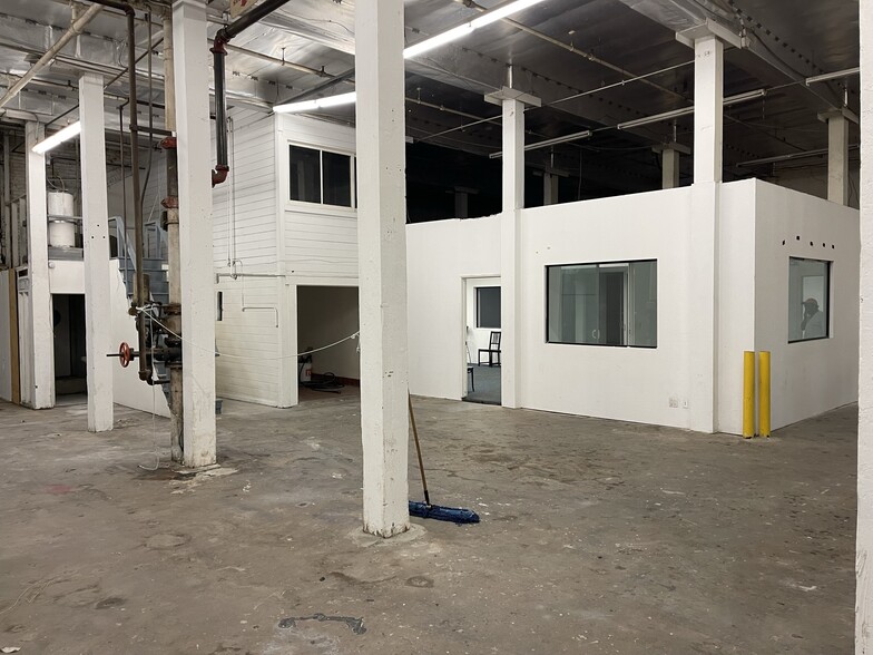 Primary Photo Of 1711 N Spring St, Los Angeles Warehouse For Lease