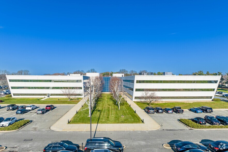 More Photos Of 1 Jericho Plz, Jericho Office For Lease