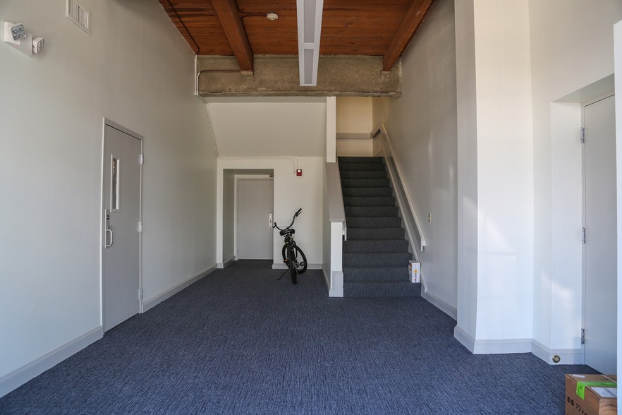 More Photos Of 333 Main St, East Greenwich Freestanding For Lease