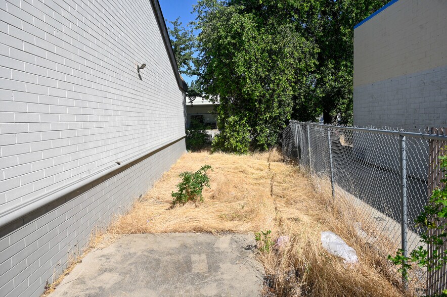 More Photos Of 5201 Auburn Blvd, Sacramento Freestanding For Sale