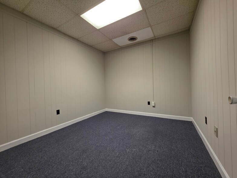 More Photos Of 404 St Andrews Dr, Greenville Office For Lease