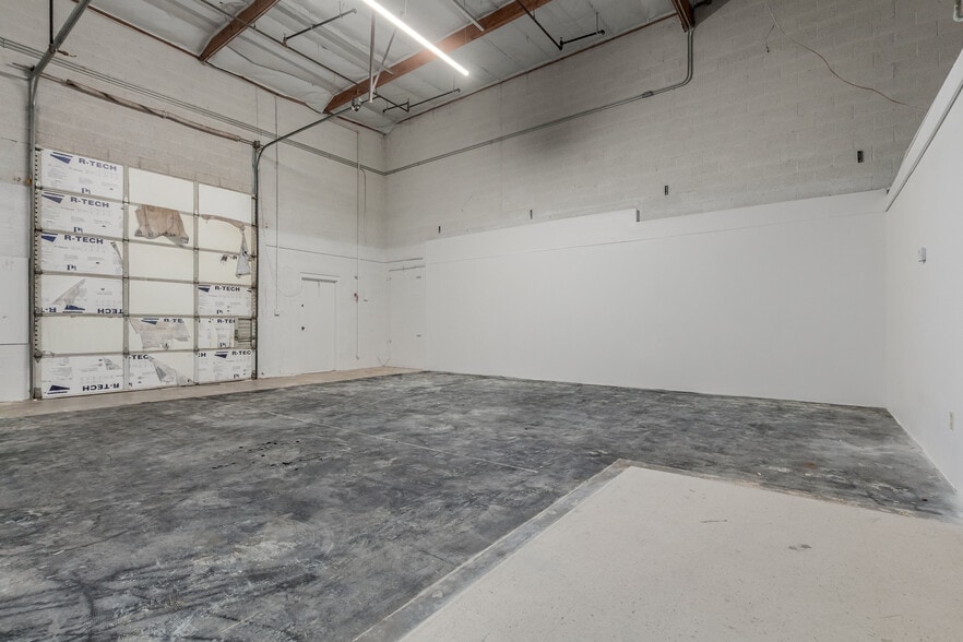 More Photos Of 104 S 54th St, Chandler Flex For Lease