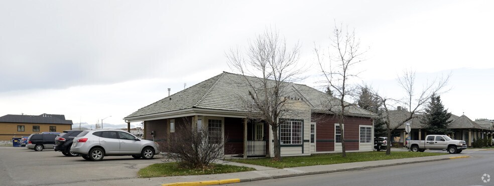 Primary Photo Of 305 1st St E, Cochrane Post Office For Lease