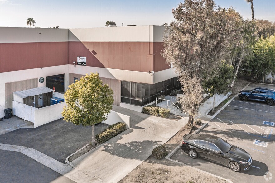 More Photos Of 5960 Corvette St, Commerce Warehouse For Lease