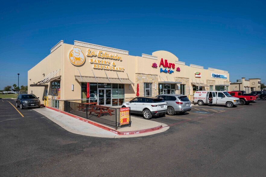 More Photos Of 7501 N 10th St, McAllen Storefront Retail Office For Lease