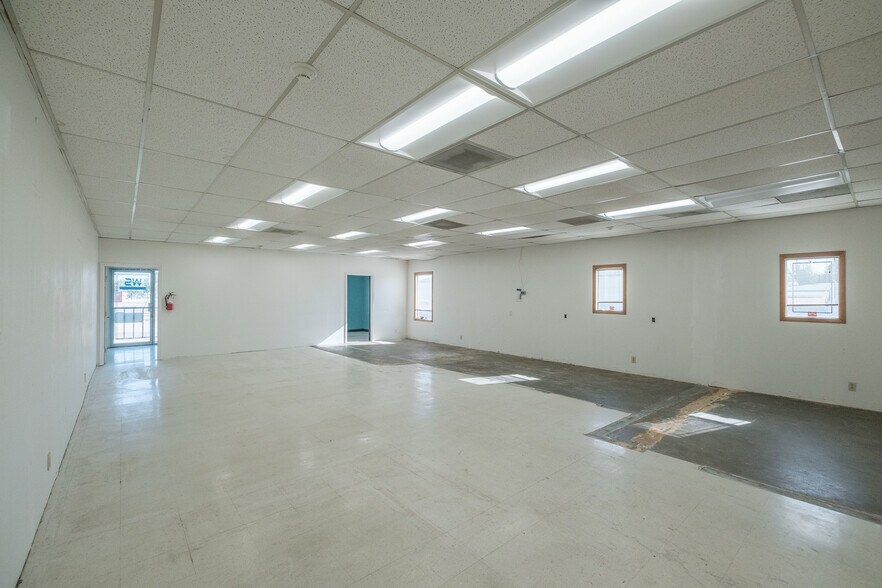 More Photos Of 500 Queen Ave SW, Albany Service For Sale