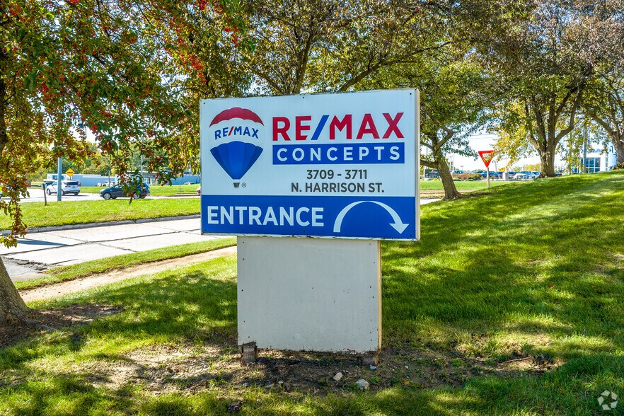 More Photos Of 3709 N Harrison St, Davenport Office For Lease