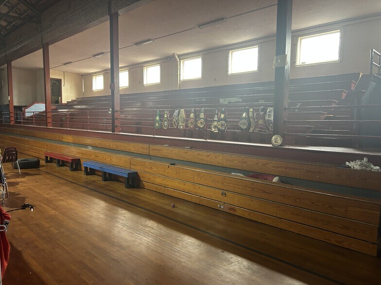 More Photos Of 101 S Prospect St, Crescent City Flex For Sale