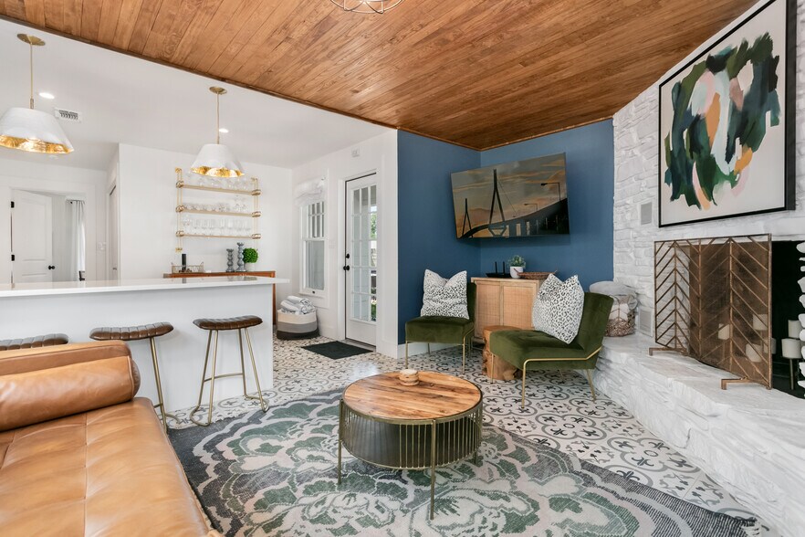 More Photos Of 508 N Orange St, Fredericksburg Specialty For Sale