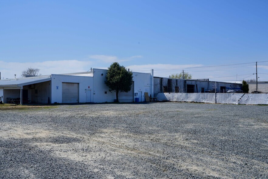 More Photos Of 712 Brown St, Salisbury Auto Repair For Sale