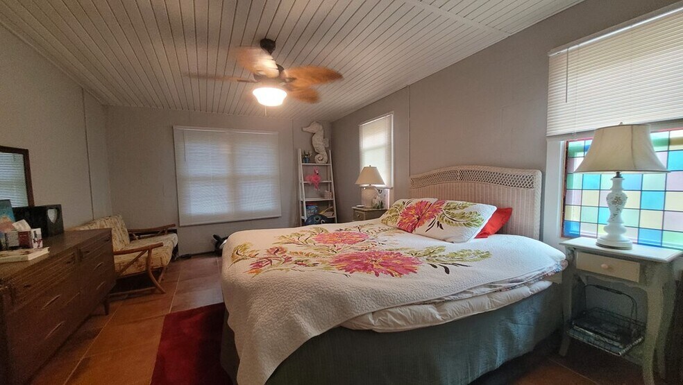 More Photos Of 108 Hood St, Rockport Storefront Retail Residential For Sale